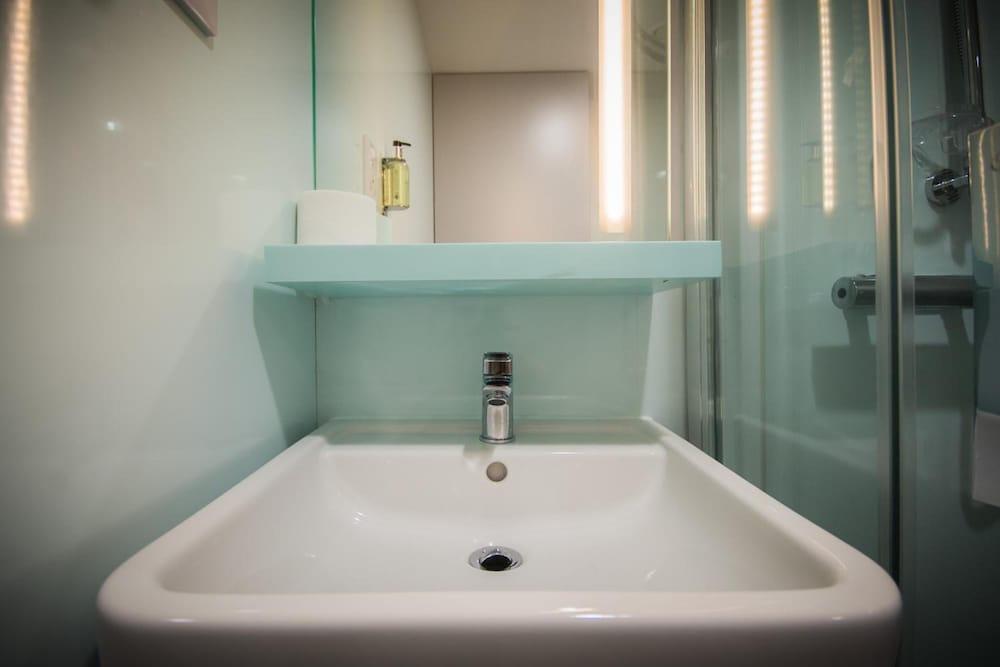 Easyhotel Hotel 2*